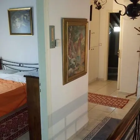 بيت للعطل Traditional House In Diava