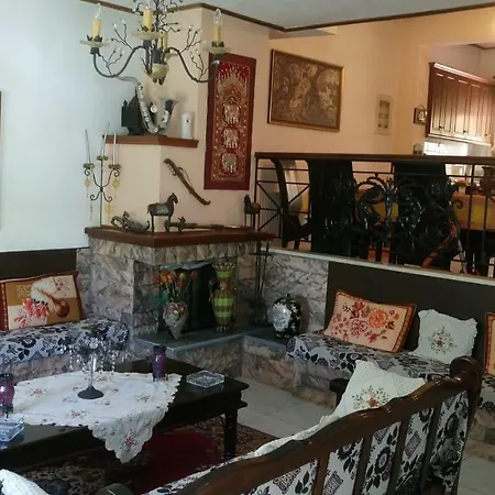 بيت للعطل Traditional House In Diava