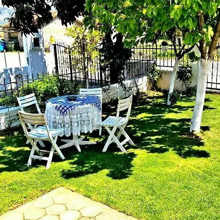 بيت للعطل Traditional House In *
