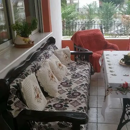 بيت للعطل Traditional House In Diava