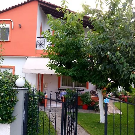 بيت للعطل Traditional House In Diava
