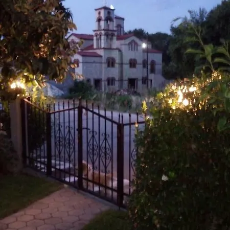 بيت للعطل Traditional House In Diava